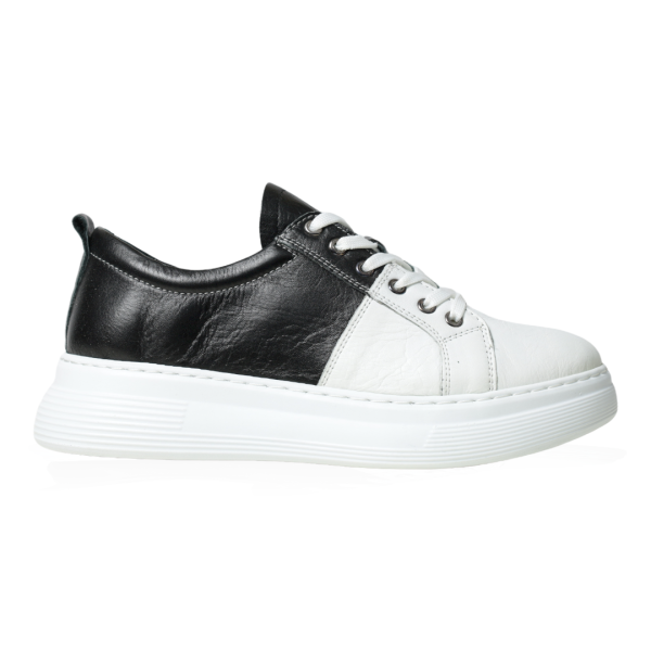 Дамски спортни обувки в бяло и черно 301-1