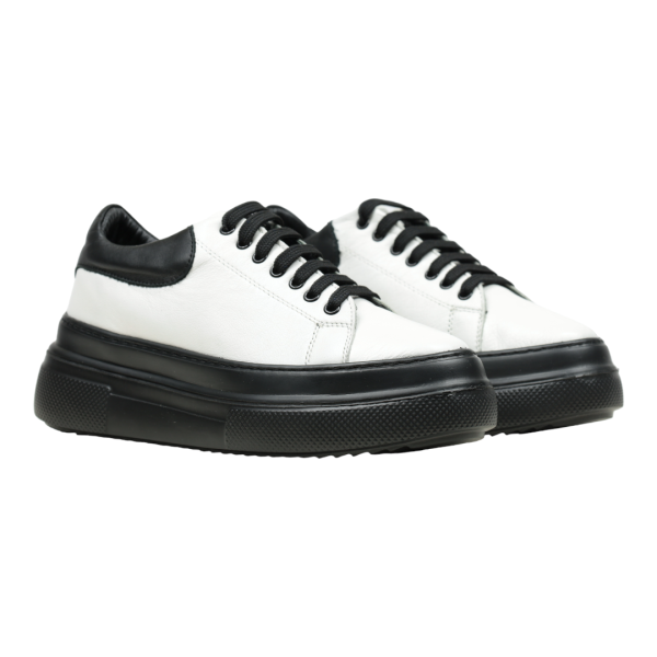 Дамски спортни обувки в бяло 22150