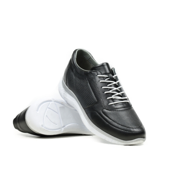 Дамски спортни обувки черни 920