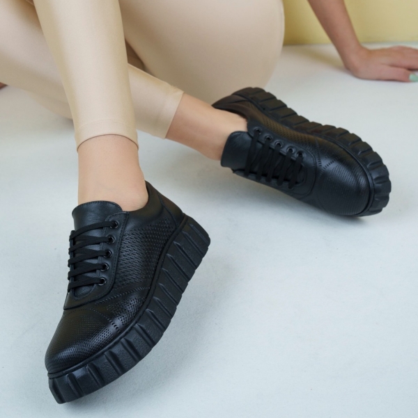 Дамски спортни обувки черни 642