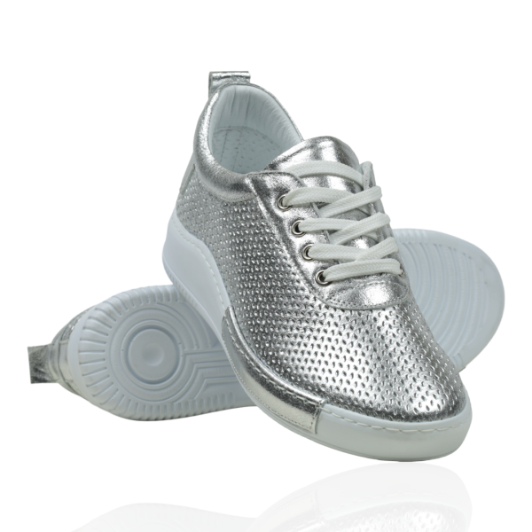 Дамски спортни обувки в сребро 2642
