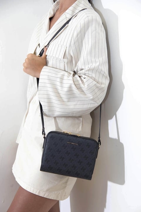 Дамска чанта през рамо черна 888 M178 SP Print Silver&Polo