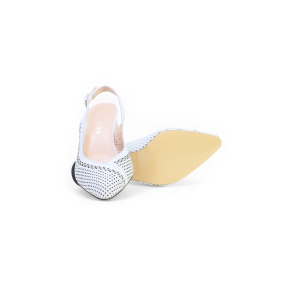 Дамски елегантни сандали в бяло 121-1-02