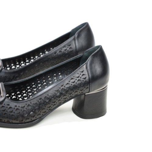 Дамски елегантни обувки черни 770-100