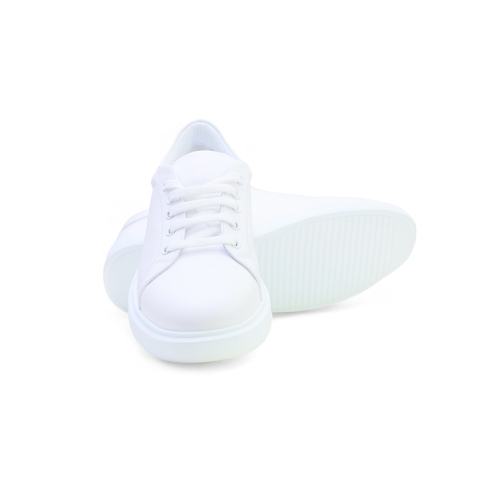 Дамски спортни обувки в бяло 01-855