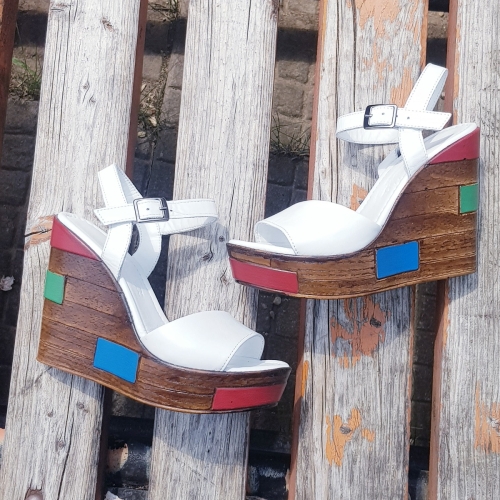 Дамски ежедневни сандали на платформа в бяло 232